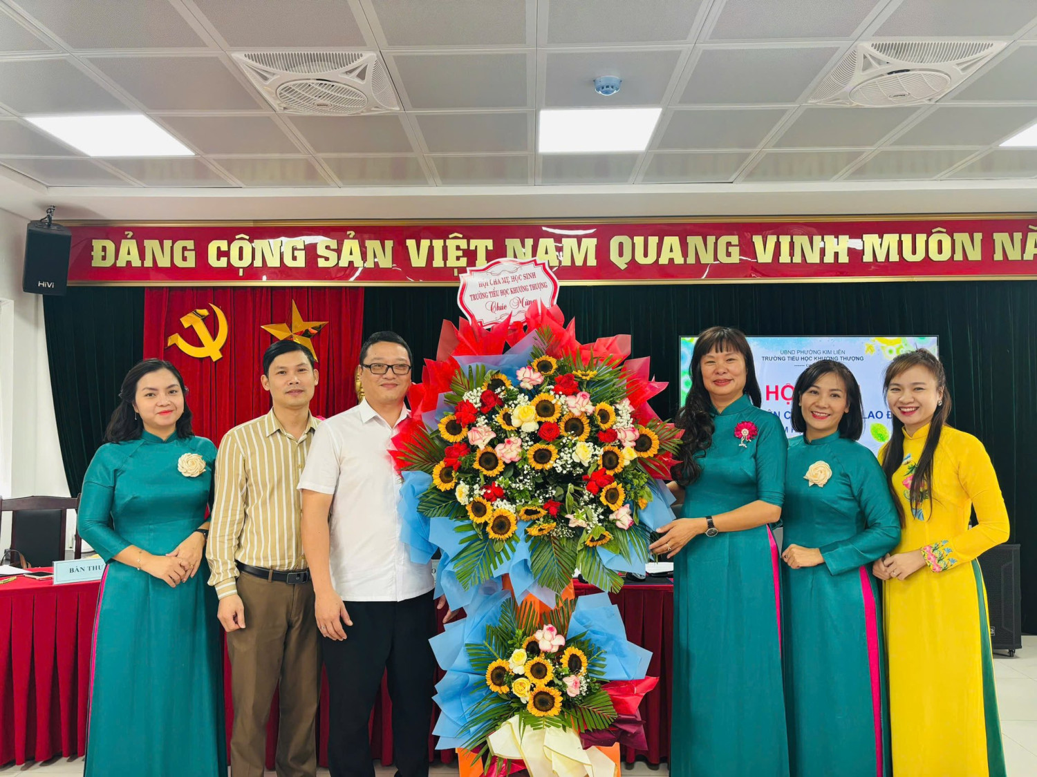 HỘI NGHỊ CÁN BỘ, CÔNG CHỨC, VIÊN CHỨC NĂM HỌC 2025 – 2026 TRƯỜNG TIỂU HỌC KHƯƠNG THƯỢNG